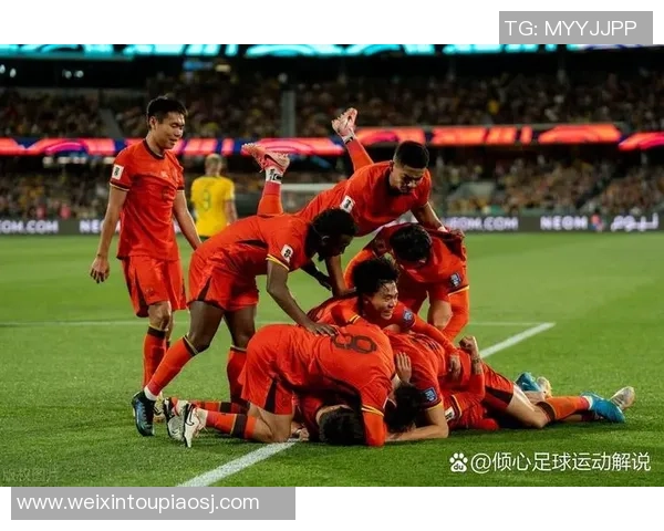 足球爆扣瞬间回顾激情四溢的比赛场面与球员的精彩表现